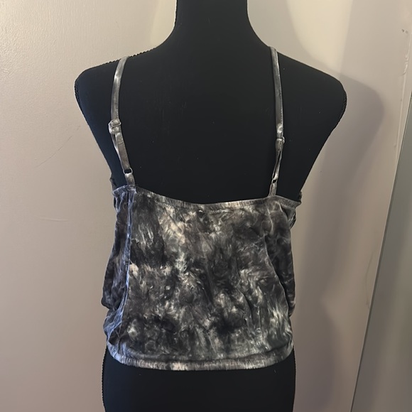 Juniors Crocheted trim banded tank top - Picture 4 of 9